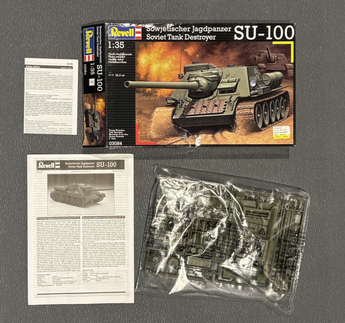 Revell SU-100 1/35 #03084 Sowjetischer Jagdpanzer Soviet Tank Destroyer Model