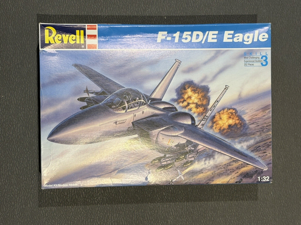 Revell F-15D/E Eagle #04755 1/32 Scale Model Kit Canadian Seller