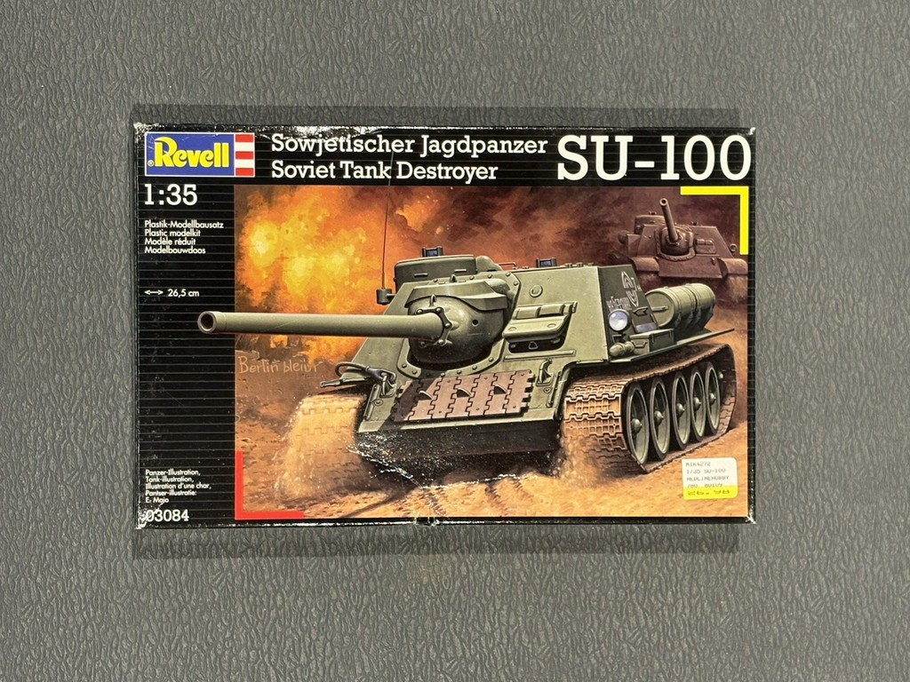 Revell SU-100 1/35 #03084 Sowjetischer Jagdpanzer Soviet Tank Destroyer Model